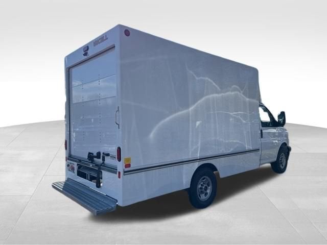 2025 GMC Savana Cutaway 3500 1WT
