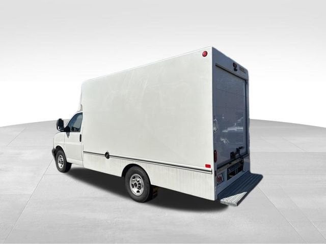 2025 GMC Savana Cutaway 3500 1WT