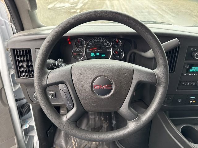 2025 GMC Savana Cutaway 3500 1WT