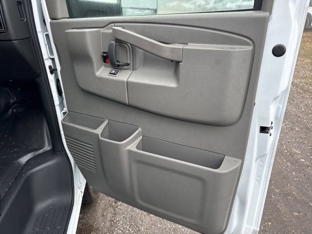 2025 GMC Savana Cutaway 3500 1WT