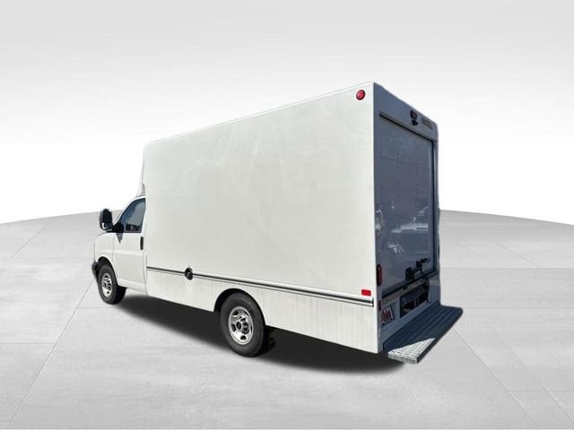 2025 GMC Savana Cutaway 3500 1WT