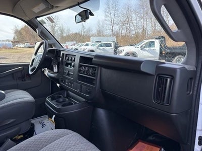 2025 GMC Savana Cutaway 3500 1WT