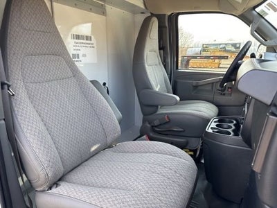 2025 GMC Savana Cutaway 3500 1WT