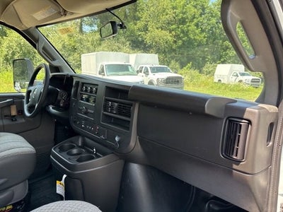 2025 GMC Savana Cutaway 3500 1WT
