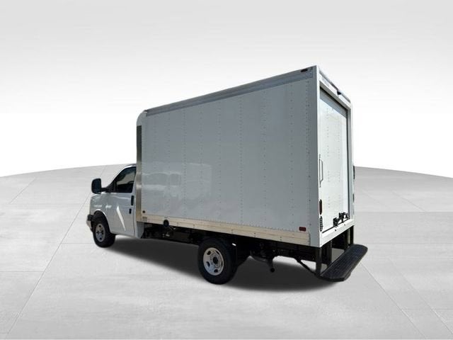 2025 GMC Savana Cutaway 3500 1WT