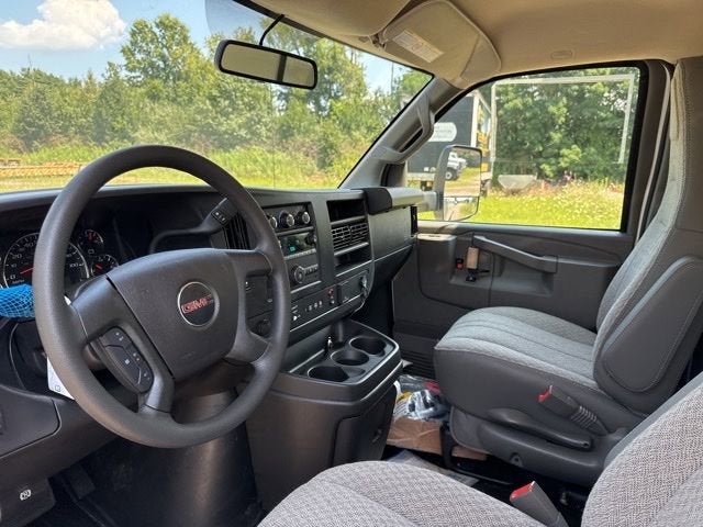 2025 GMC Savana Cutaway 3500 1WT
