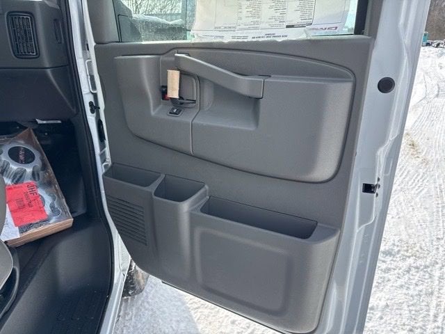 2026 GMC Savana Cutaway 3500 1WT