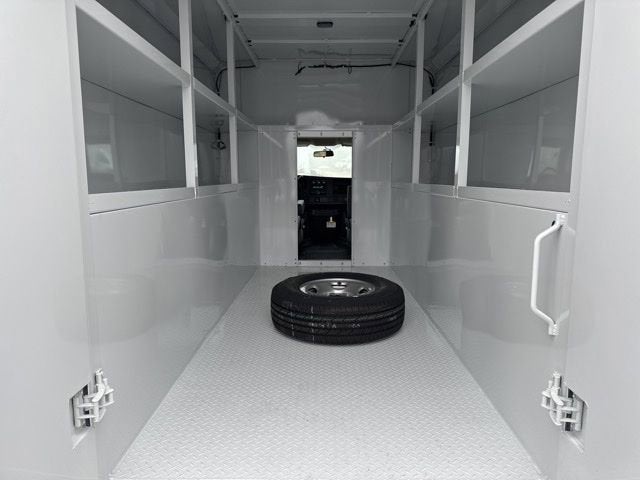2026 GMC Savana Cutaway 3500 1WT