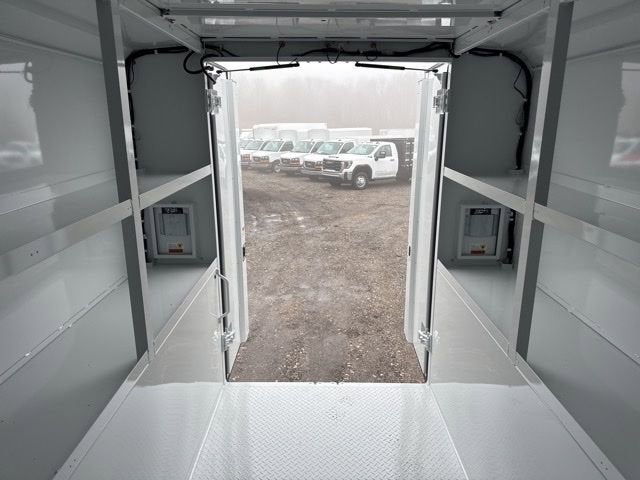 2026 GMC Savana Cutaway 3500 1WT