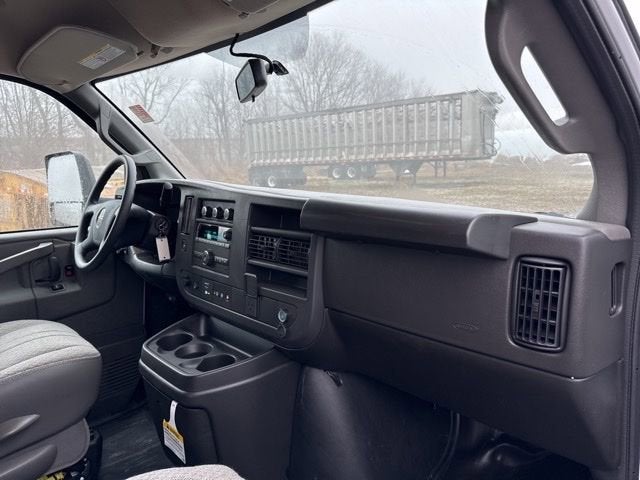 2026 GMC Savana Cutaway 3500 1WT