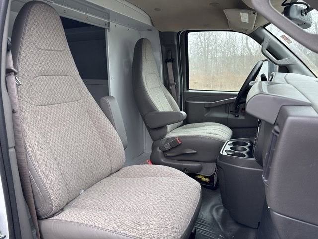 2026 GMC Savana Cutaway 3500 1WT