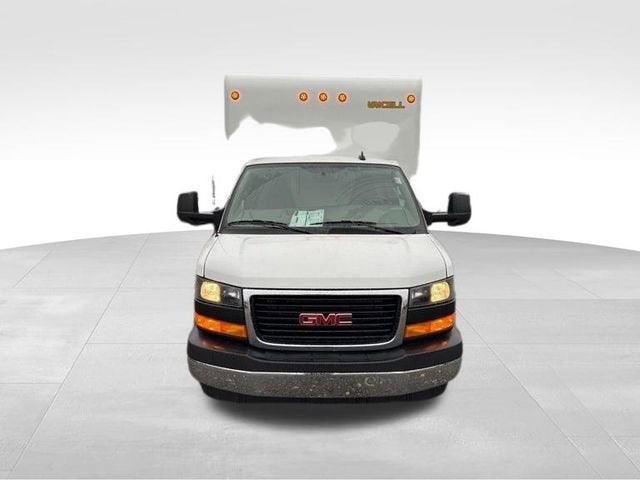 2025 GMC Savana Cutaway 3500 1WT