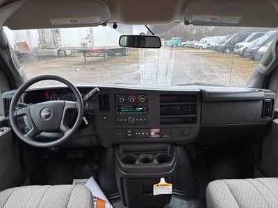2025 GMC Savana Cutaway 3500 1WT