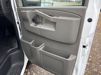 2025 GMC Savana Cutaway 3500 1WT