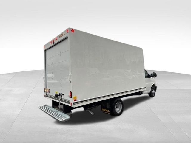 2025 GMC Savana Cutaway 3500 1WT