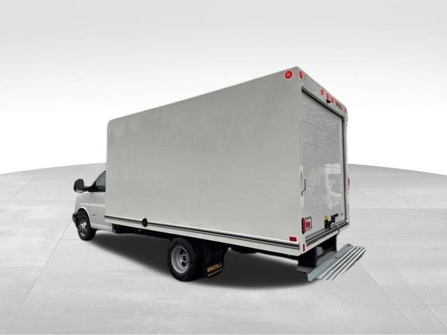 2025 GMC Savana Cutaway 3500 1WT