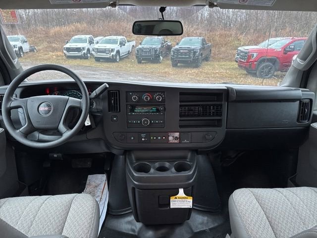2025 GMC Savana Cutaway 3500 1WT