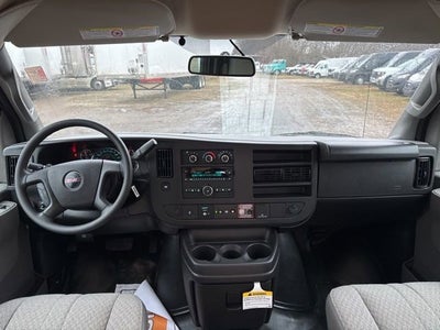 2025 GMC Savana Cutaway 3500 1WT