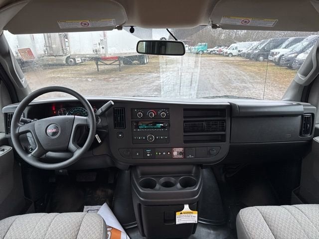 2025 GMC Savana Cutaway 3500 1WT