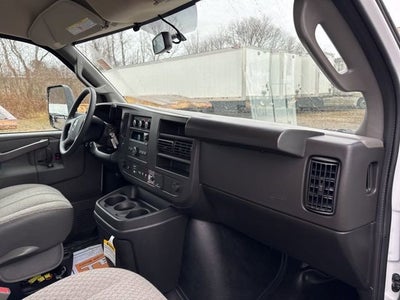 2025 GMC Savana Cutaway 3500 1WT