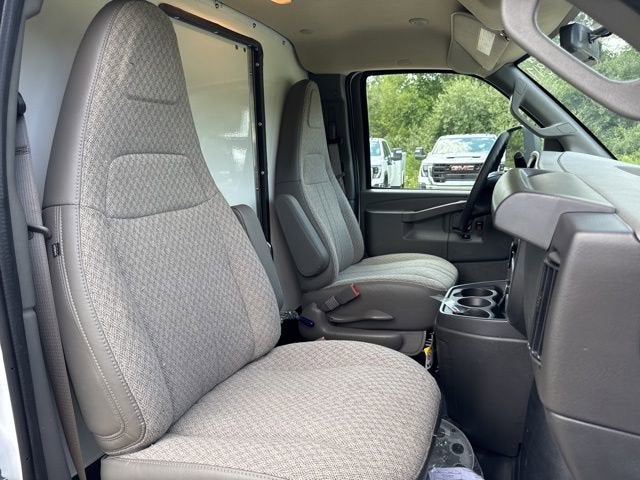 2025 GMC Savana Cutaway 3500 1WT