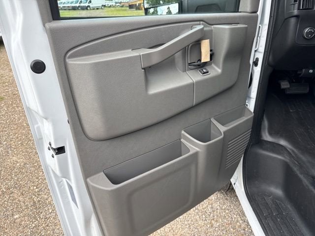 2025 GMC Savana Cutaway 3500 1WT