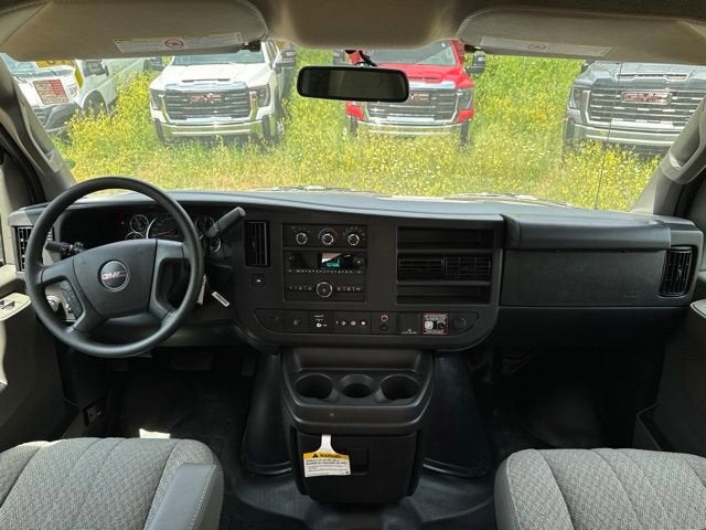 2025 GMC Savana Cutaway 3500 1WT
