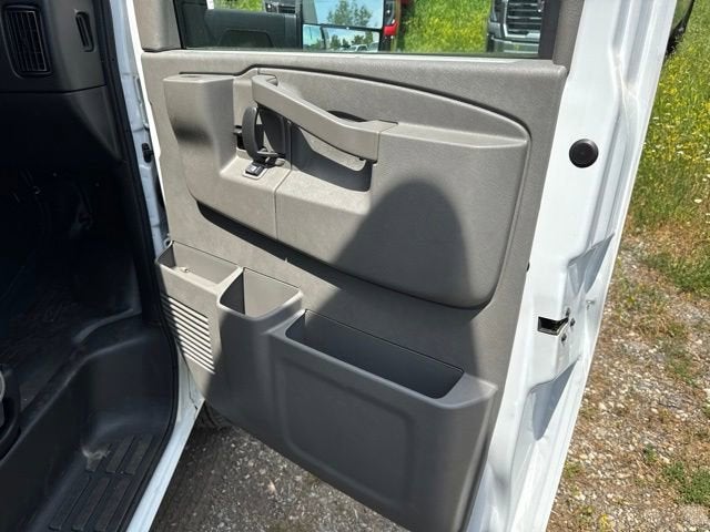 2025 GMC Savana Cutaway 3500 1WT