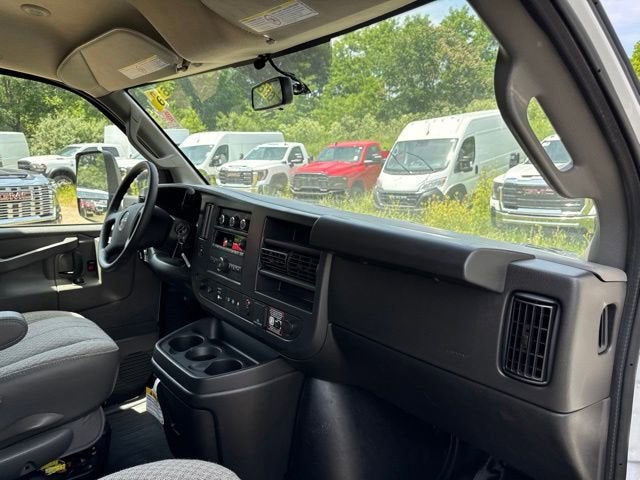 2025 GMC Savana Cutaway 3500 1WT