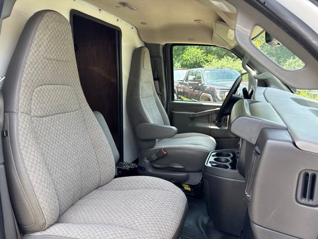 2025 GMC Savana Cutaway 3500 1WT