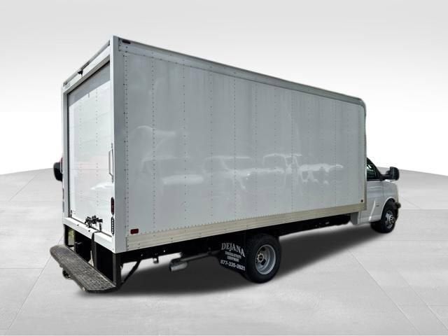 2025 GMC Savana Cutaway 3500 1WT