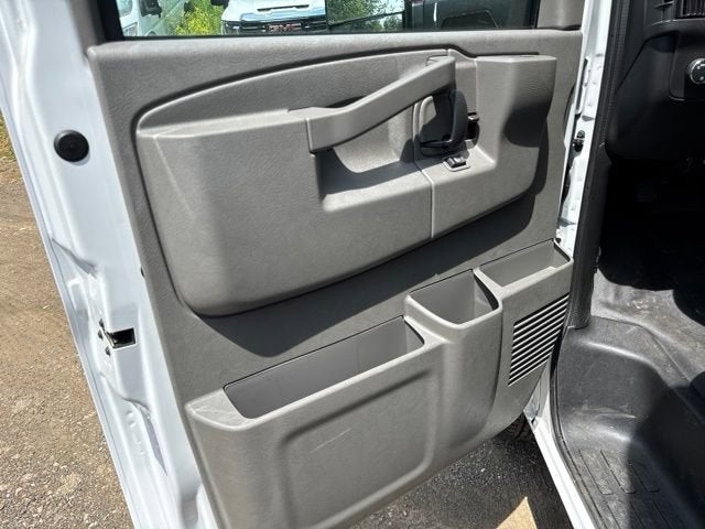 2025 GMC Savana Cutaway 3500 1WT