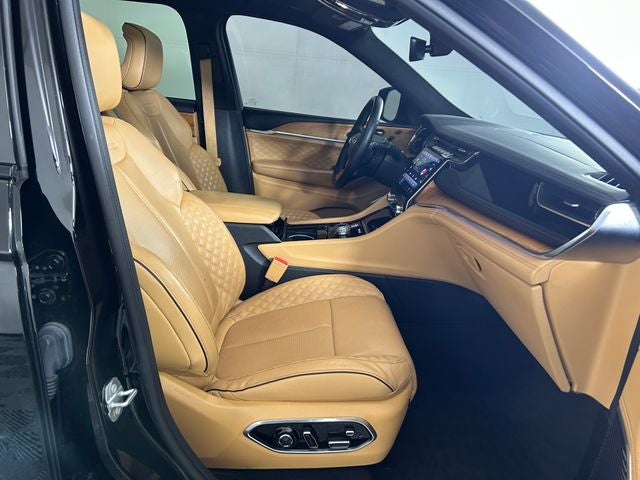 2022 Jeep Grand Cherokee Summit