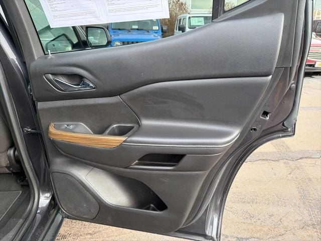 2017 GMC Acadia SLE-2