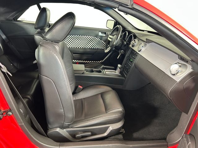 2007 Ford Mustang V6 Deluxe