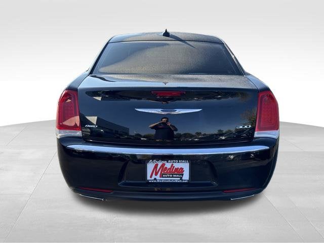 2016 Chrysler 300 Limited