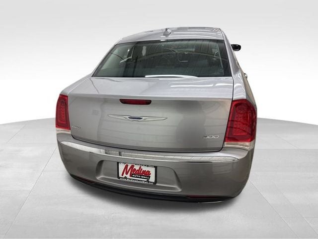 2016 Chrysler 300 Limited