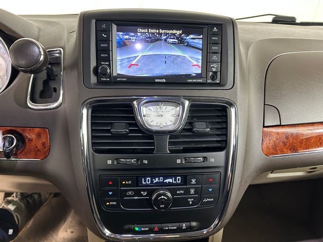 2016 Chrysler Town & Country Touring