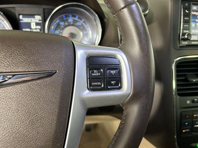 2016 Chrysler Town & Country Touring