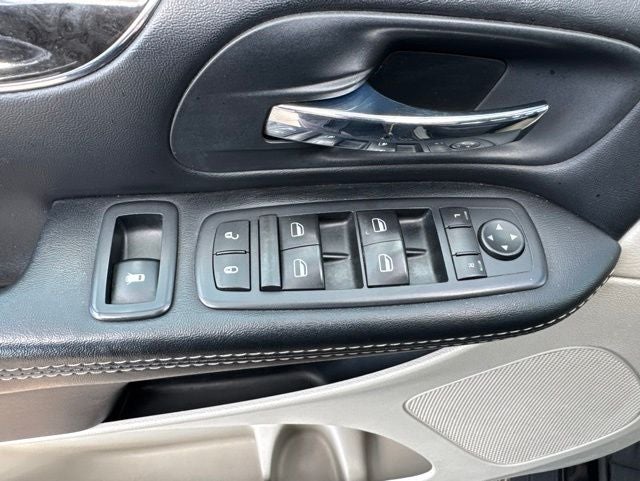 2016 Chrysler Town & Country Touring