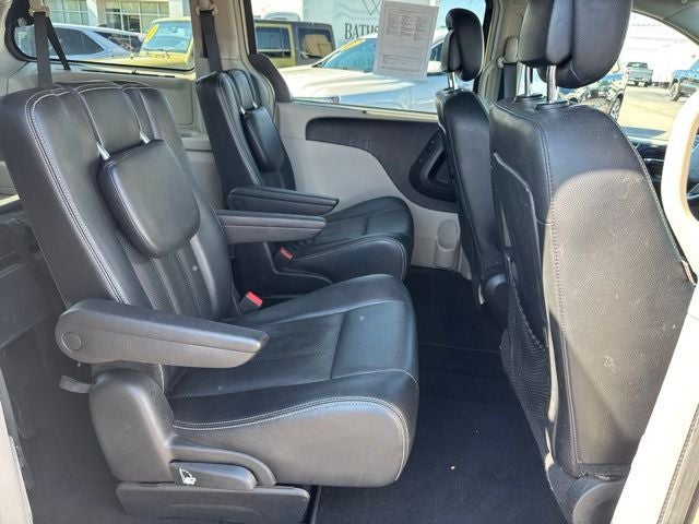 2015 Chrysler Town & Country Touring-L
