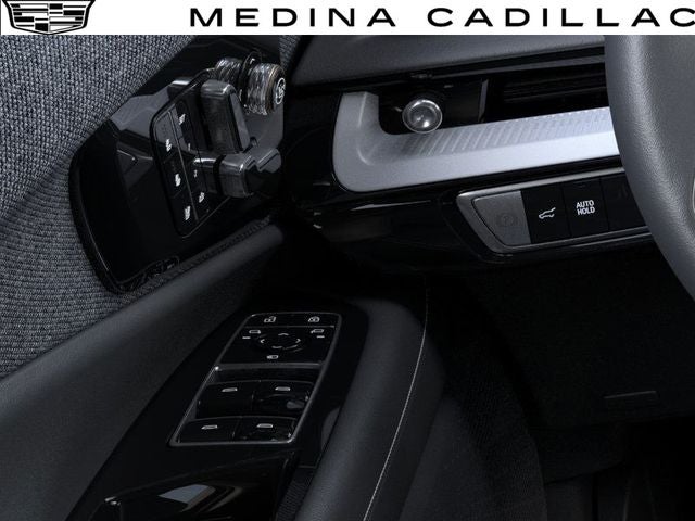 2025 Cadillac OPTIQ Luxury 2