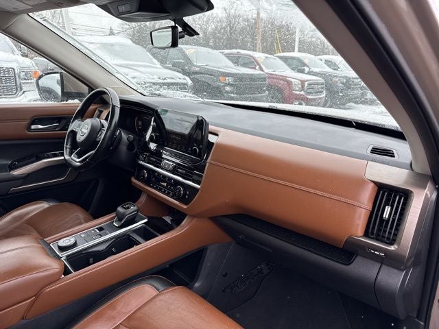 2023 Nissan Pathfinder Platinum