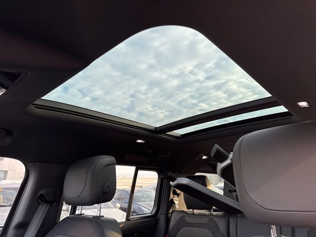 2023 Land Rover Defender 130 X-Dynamic SE