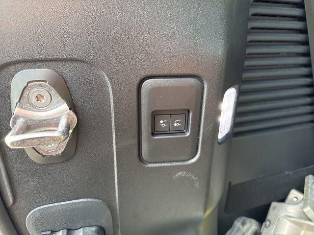 2023 Land Rover Defender 130 X-Dynamic SE