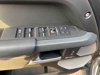 2023 Land Rover Defender 130 X-Dynamic SE