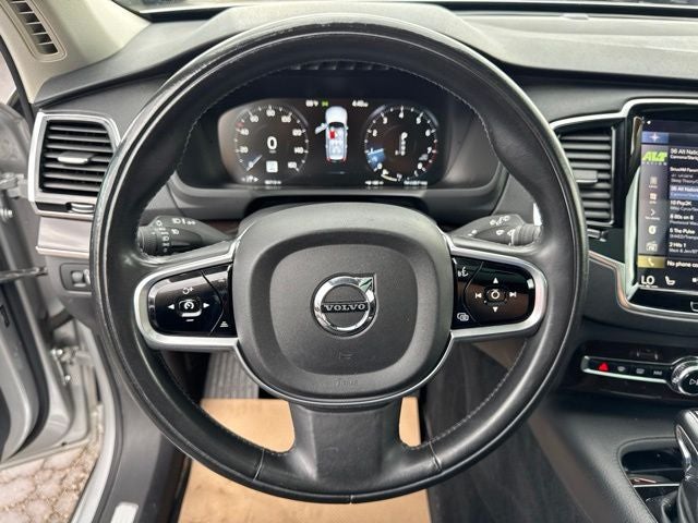 2017 Volvo XC90 T6 Momentum