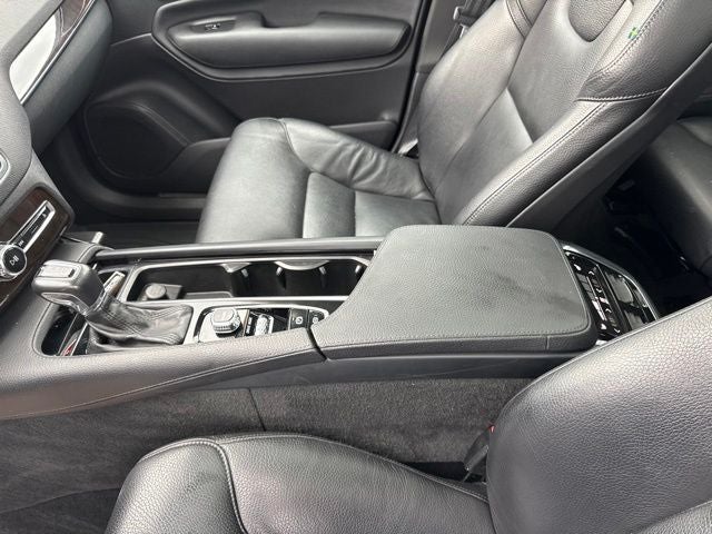 2017 Volvo XC90 T6 Momentum