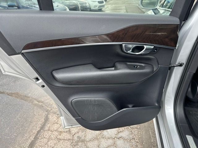 2017 Volvo XC90 T6 Momentum