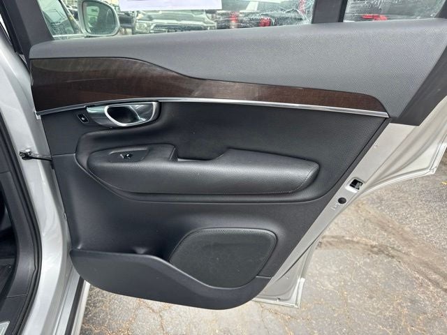 2017 Volvo XC90 T6 Momentum